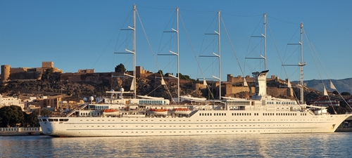 El crucero ‘Wind Surf’ hace mañana su segunda escala del año en Almería