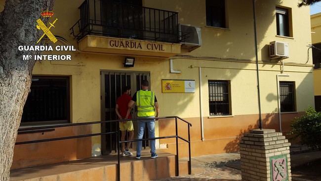 La colaboración Policía Local de Roquetas y la Guardia Civil cogen a un asaltante de viviendas