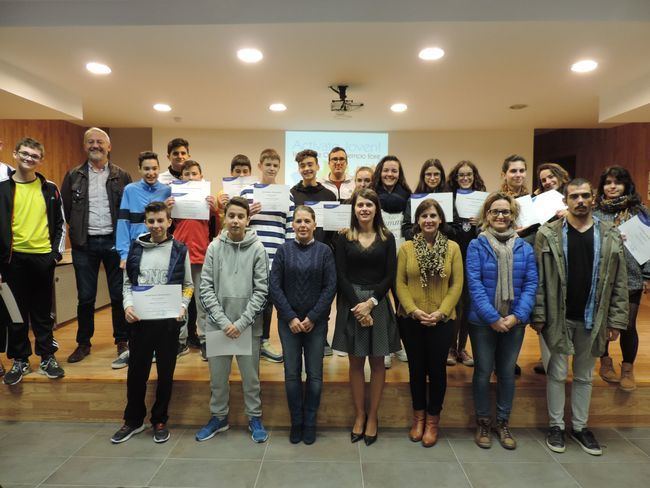 Diputación forma a medio centenar de jóvenes de la provincia con talleres de inglés y repostería
