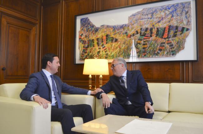 Primer encuentro institucional entre el nuevo presidente de la Autoridad Portuaria y el de la Diputación