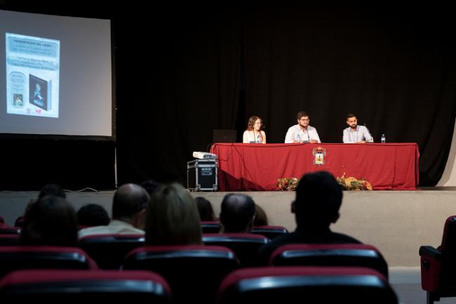 César Gómez Lorenzo presenta su obra 'Piedras y Soberanos'