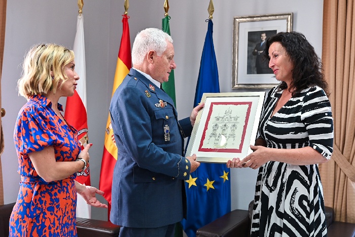 La alcaldesa agradece al subdelegado de Defensa su “colaboración institucional"
