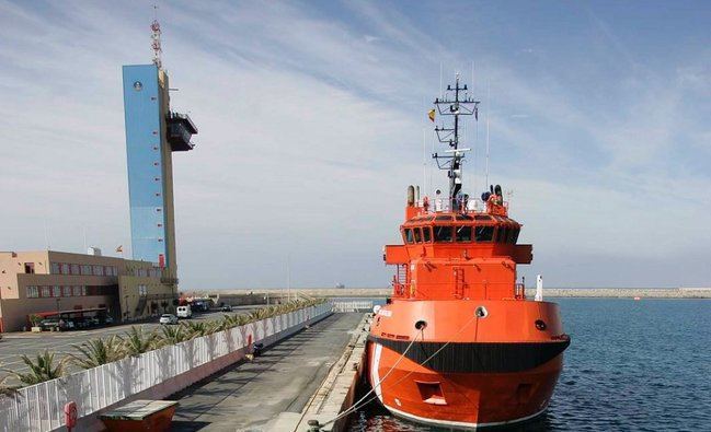 Trasladan a Almería a 27 personas rescatadas de una patera