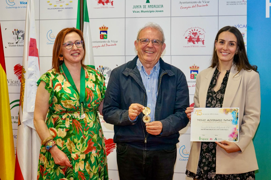 El Ayuntamiento de Vícar es reconocido por su apoyo a la educación pública
