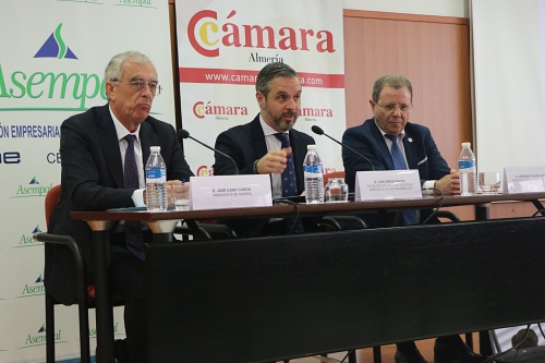 El consejero Bravo informa a los empresarios almerienses de ayudas para eficiencia energética