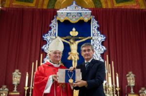 El Ayuntamiento de Adra entrega la Medalla de la Ciudad al Santísimo Cristo de la Expiración en su IV Centenario