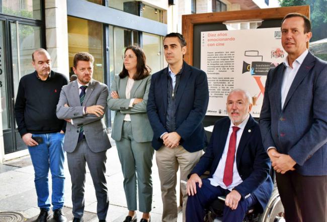 El certamen Gallo Pedro celebra su década con exposición urbana