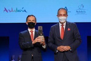 Juan Marín resalta el esfuerzo de los profesionales andaluces del turismo para recuperar el liderazgo