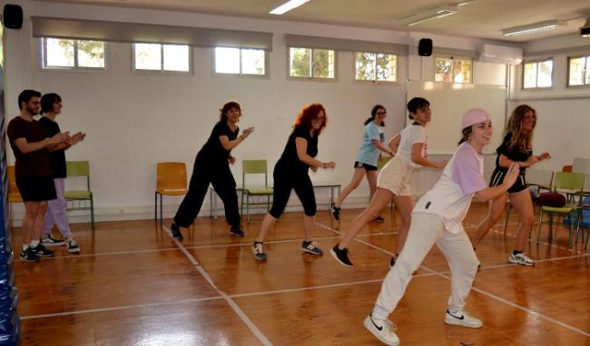Autoestima, educación sexual y danza se dan la mano en un taller desarrollado en la UAL