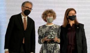 Pilar Flores gana el Premio Hélice ANECA a la Calidad Académica