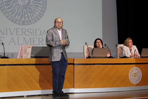 Jesús Vidal da las claves para ser ‘campeón’ en la Semana de la Psicología de la UAL