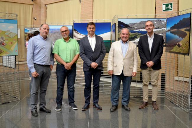 La UAL y UGR plasman su colaboración con la exposición ‘Lagunas de Sierra Nevada’