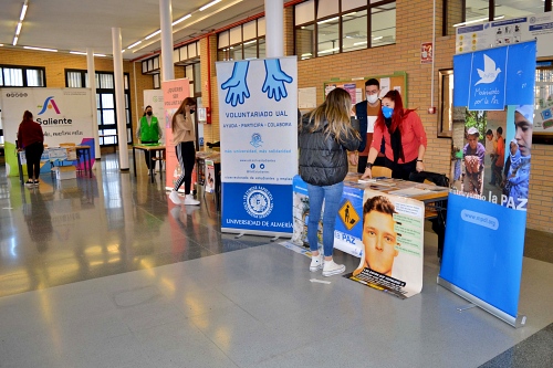 Los estudiantes de la UAL se ponen las 'gafas del voluntariado'