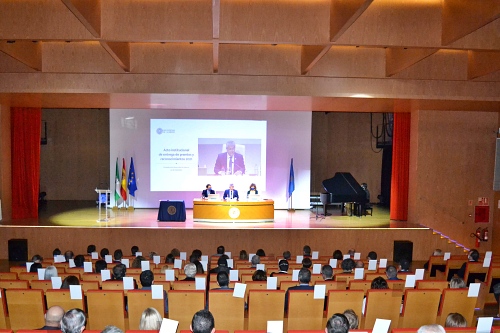 La UAL entrega sus premios y reconocimientos a PAS, PDI y personal jubilado