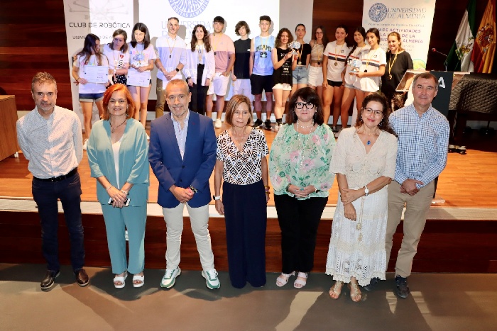 Las chicas se hacen notar en el Desafío del Club de Robótica UAL 2024