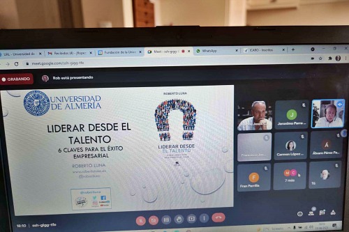 Roberto Luna responde en la UAL a las seis preguntas clave que dan respuesta a saber ‘Liderar desde el talento’
