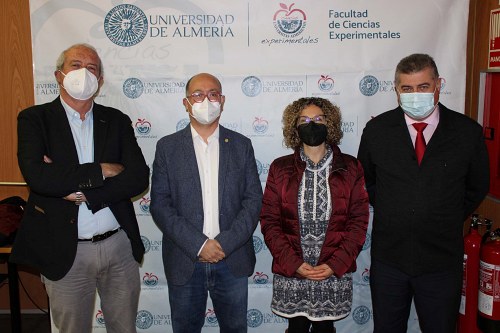 Los Viernes Científicos de la UAL destacan la valiosa información del volcán de La Palma