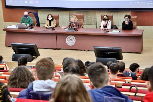 Un centenar de estudiantes de 2º de Bachilleratoen la Olimpiada de Economía