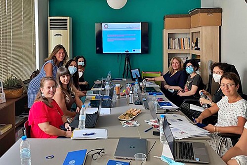 Formación certificada desde la UAL para cuidadores de personas mayores en la Unión Europea