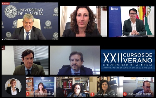El polémico Spiriman, el exministro José Guirao y la actriz Natalia Verbeke en los Cursos de Verano