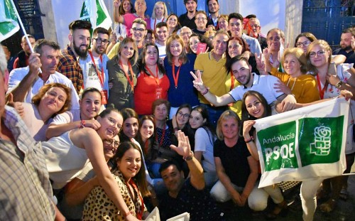 Esperanza Pérez revalida su liderazgo al frente de los socialistas nijareños