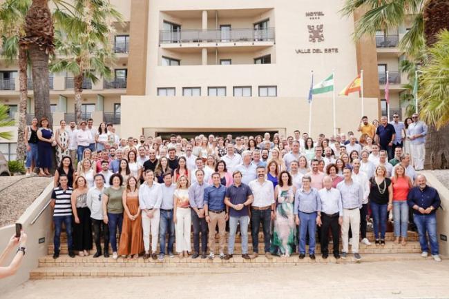 Los 515 concejales del PP de Almería se conjuran para llevar a Feijóo a La Moncloa