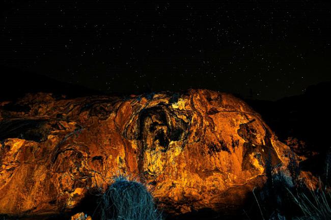 Descubren la luminiscencia de los travertinos del desierto de Tabernas