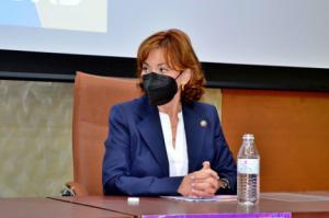 Magsitrada del Constitucional afirma que el sistema legal "está configurado por mentalidad masculina"