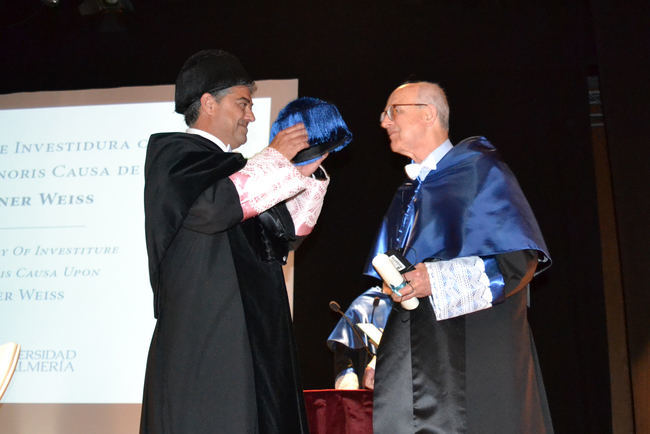 Rainer Weiss engrandece al Claustro de la Universidad de Almería con su Honoris Causa