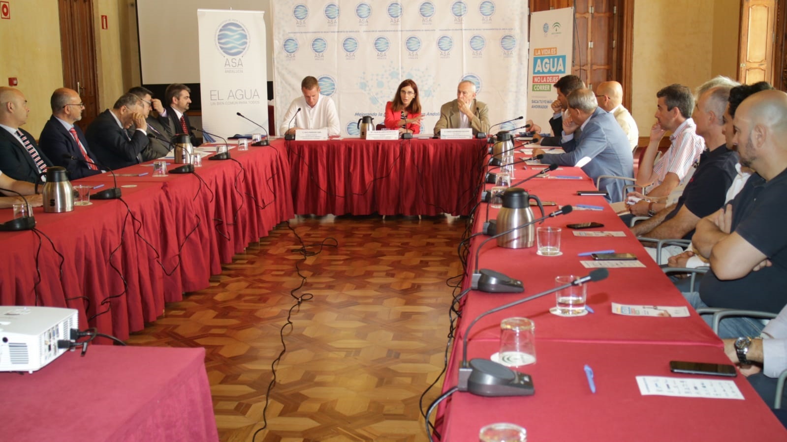 El sector andaluz del agua y la Junta conciencian sobre el uso y consumo responsable de este recurso en Almería