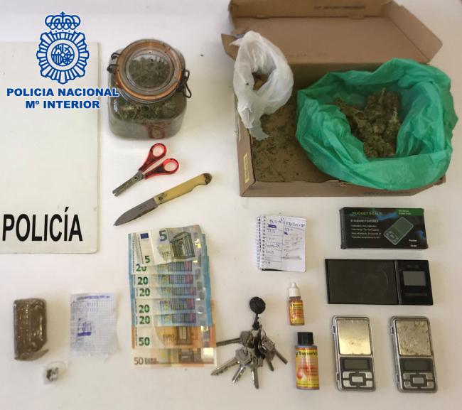 Tres detenidos en una operación antidroga con tres registros