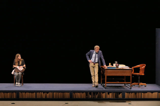 Fernando Guillén Cuervo y Natalia Sánchez triunfan con ‘Oleanna’ en el Teatro Auditorio de Roquetas