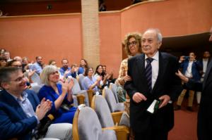El Ayuntamiento de Almería muestra su pésame por el periodista Joaquín Tapia