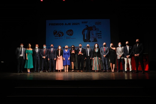 Respaldo institucional a los Jovenes Empresarios en sus premios