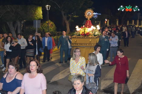 Gádor saca en procesión a la Virgen del Pilar en el día de la Fiesta Nacional