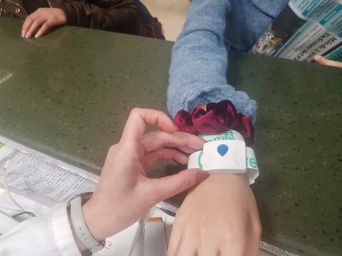 Un pulsera permite tener localizados a los pacientes quirúrgicos en Torrecárdenas