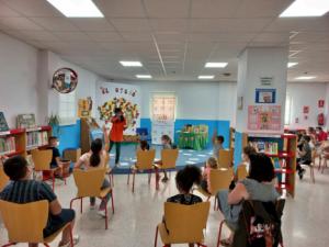 Adra conmemora el Dia de las Bibliotecas con un cuentacuentos