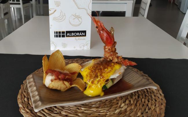 El Pez Espada gratinado con crujiente de gamba del restaurante Alborán ganador de la Ruta de la Tapa de Carboneras