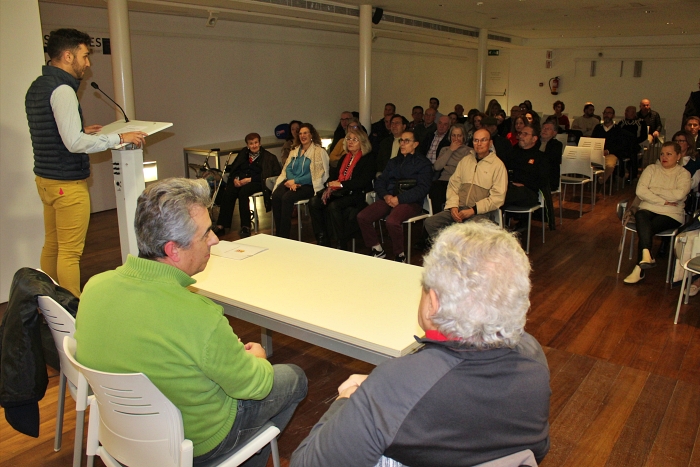 Desencuadre entrega las imágenes de su última exposición a los comercios y artesanos de Almería