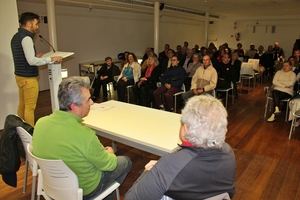 Desencuadre entrega las imágenes de su última exposición a los comercios y artesanos de Almería