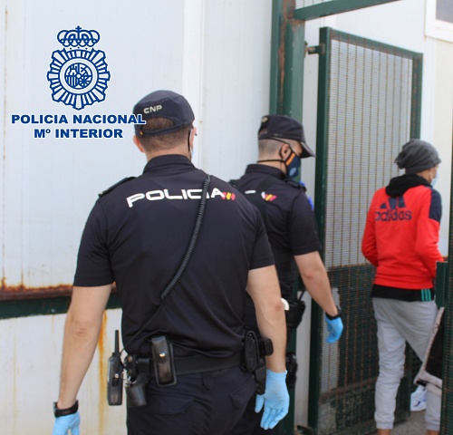 Pillan en una patera a un varón que había sido expulsado por ladrón
