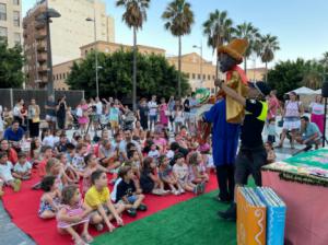 ‘Cuéntamelo en Almería’ pinta la sonrisa en los niños en el Mirador de la Rambla