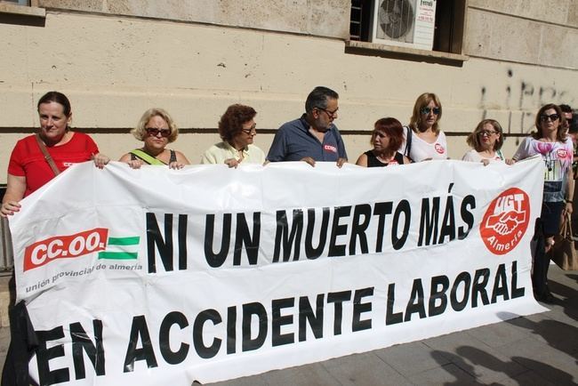 UGT y CCOO se concentra por la muerte de un hombre que realizaba labores en una finca de Pulpí