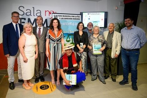 La alcaldesa afirma que el cambio climático “genera desigualdad” en el VI Foro por la Paz