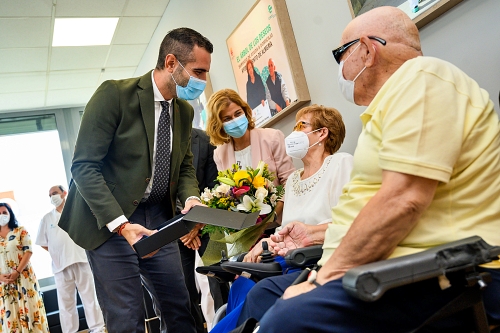 El alcalde visita las nuevas instalaciones de Clece