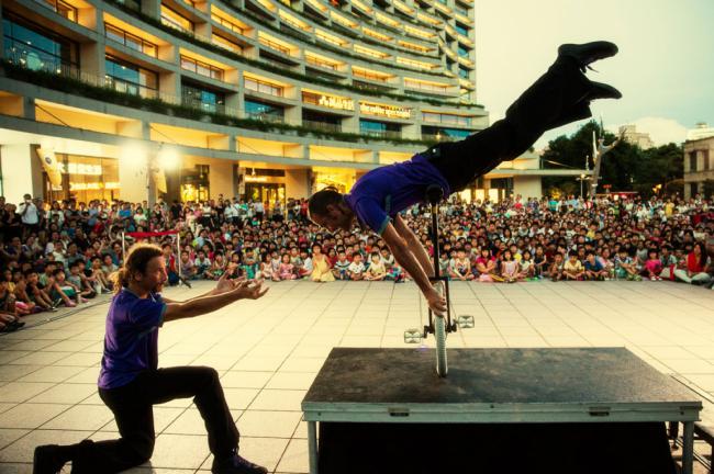 Los Hermanos Inconfundibles y Chicharrón Circo Flamenco en El Ejido y Mojácar