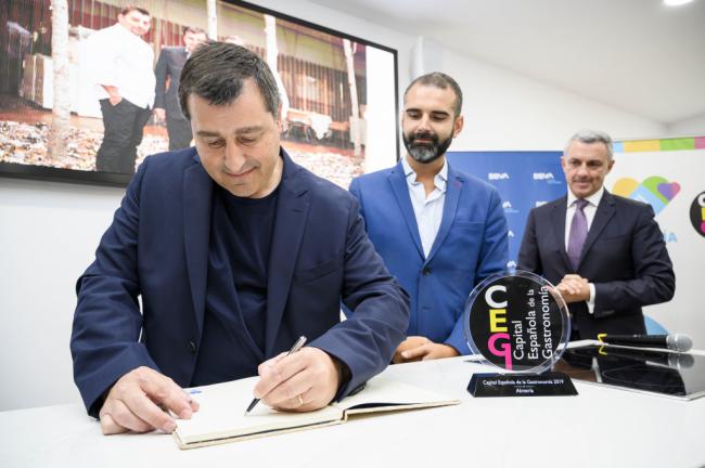 Josep Roca elogia el “potencial” agroalimentario de Almería