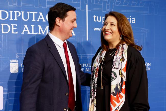 Crespo anuncia un protocolo de colaboración entre la Junta y la Diputación de Almería
