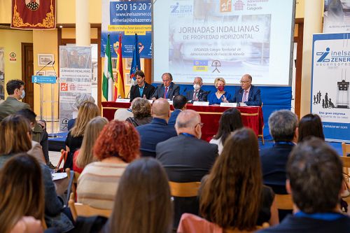 La 'okupación' abre unas jornadas de administradores de fincas