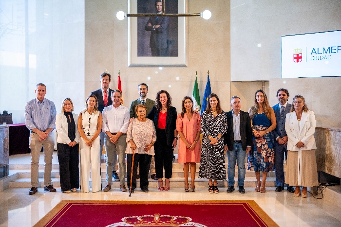 Emotivo homenaje a una institución viviente con 91 años en Las Salinas de Cabo de Gata